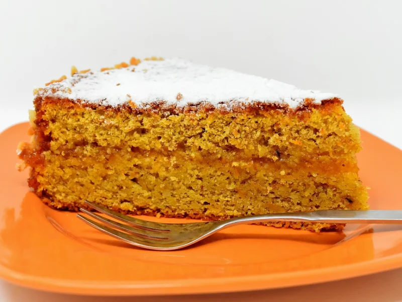 Bolo de cenoura com cobertura